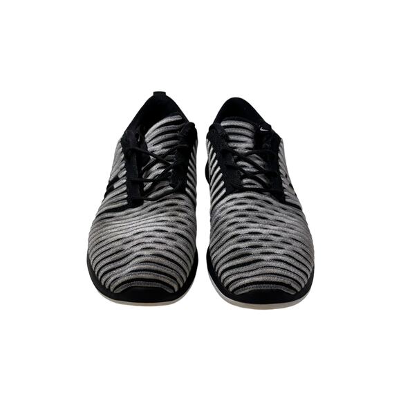 Nike Womens Roshe Two Flyknit Black and White Striped Sneakers in Size US 7.5 - Picture 5 of 9